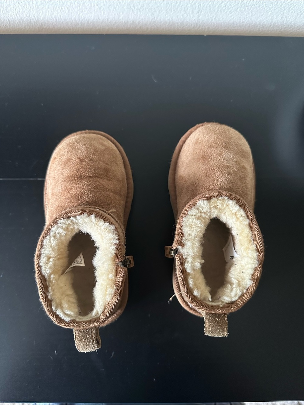 UGG - Picture 5 of 9